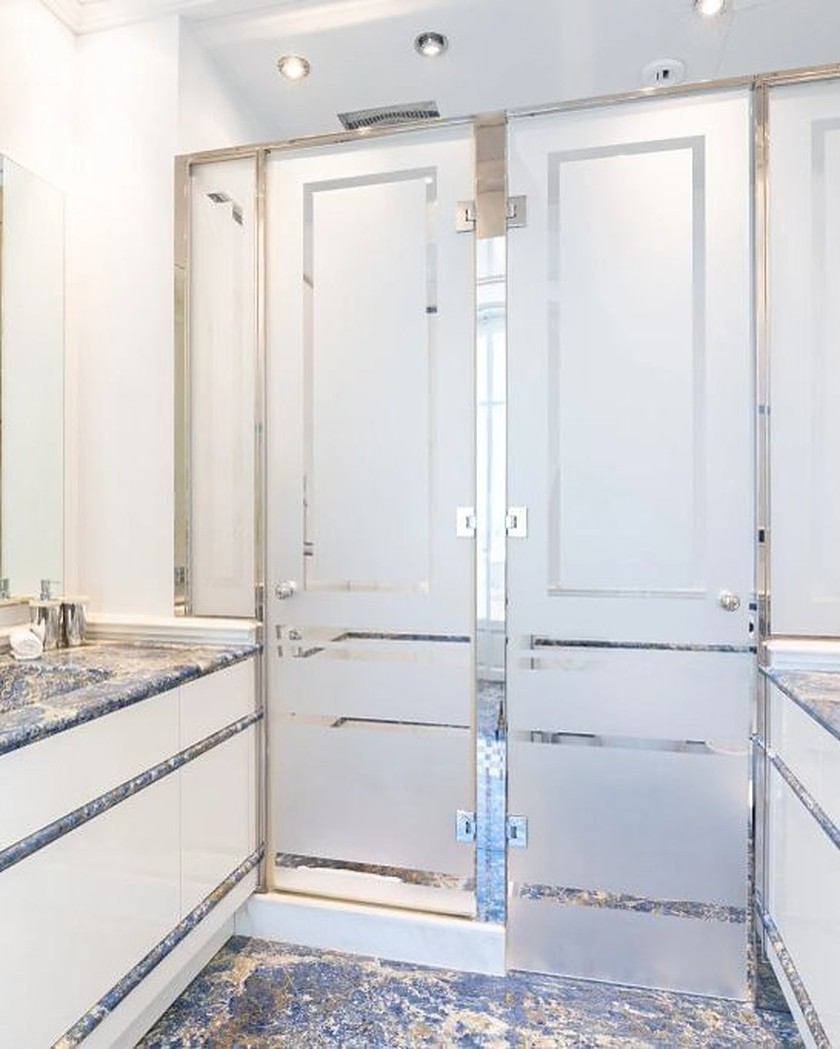 A bathroom of the villa, in blue-veined marble.