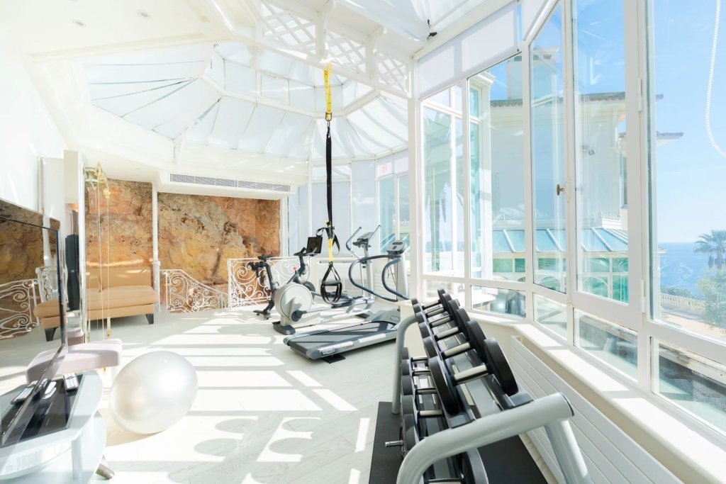 The private gym in the glass pavilion, the sea along the whole wall.